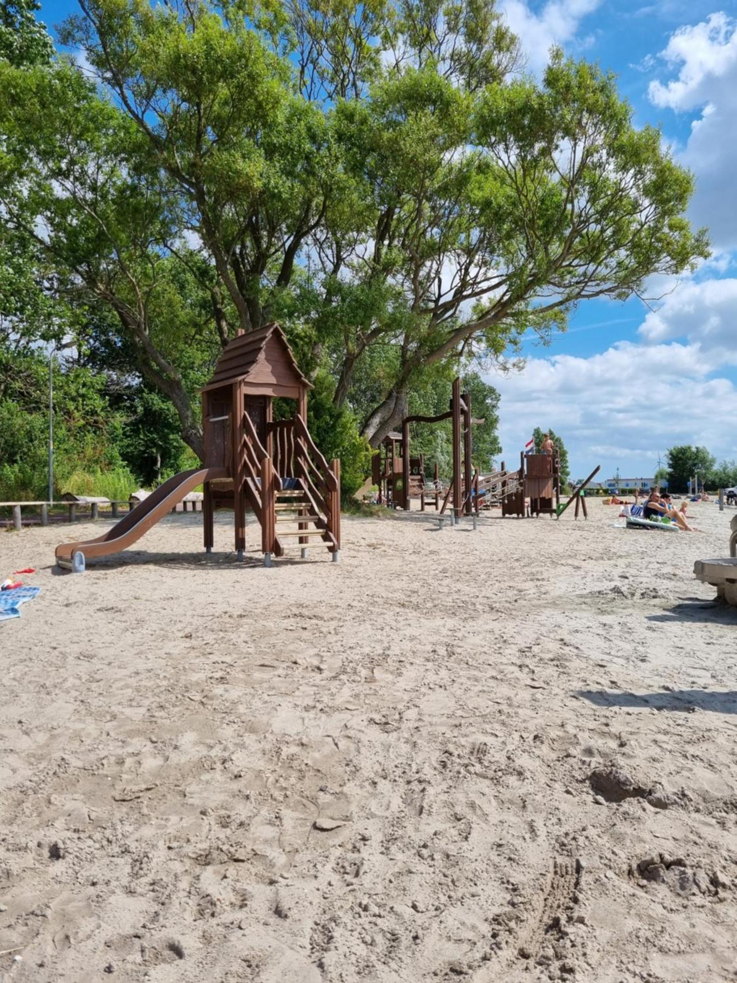 Camping De Tulpenweide Lege Kampeerplaats, Lege Plaats Op Het Gras Zonder Bed Breezand Exterior foto